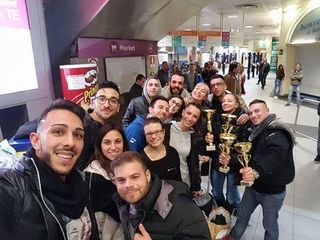 Foto di gruppo con gli amici a Caselle