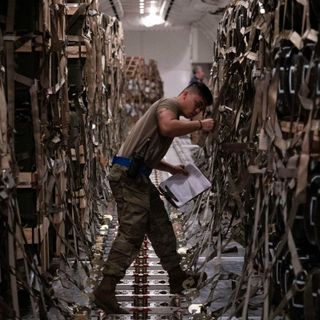 I dubbi sulla provenienza delle armi USA nelle mani di Hamas