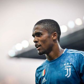 Foto tratta dal profilo Twitter ufficiale "Douglas Costa" Foto tratta dal profilo Twitter ufficiale "Douglas Costa"