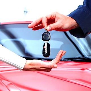 Conviene noleggiare un’automobile invece che comprarla? Ecco i vantaggi del noleggio a lungo termine