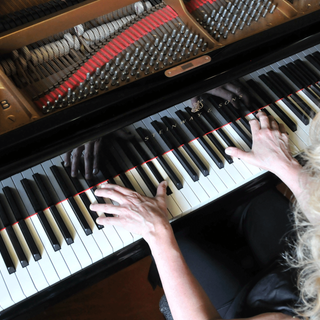 Sogna, suona e crea: Maria Teresa Immormino e le sue lezioni di pianoforte