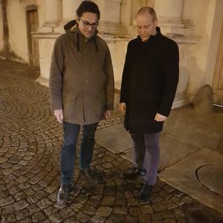 Dopo Venezia e Roma, anche a Collegno rubata la pietra d'inciampo. Casciano: &quot;Ne riposizioneremo un'altra il prima possibile&quot;. Intanto messe primule al posto dell'opale