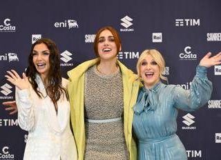 Sanremo 2025, la diretta della terza serata: Leone, Lamborghini e Follesa co-conduttrici