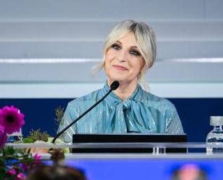 Sanremo 2025, Katia Follesa: chi è la co-conduttrice della terza serata del Festival