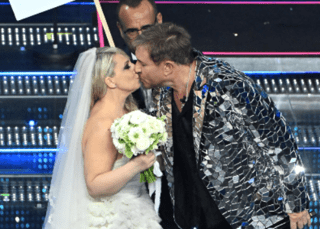 Sanremo 2025, standing per Duran Duran e scatta il bacio tra Follesa e Le Bon