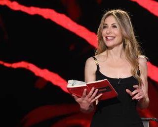 'Belve', Francesca Fagnani incassa il sì di Maria De Filippi 'Belve', Francesca Fagnani incassa il sì di Maria De Filippi