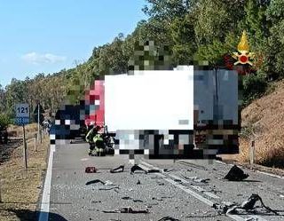Grave incidente sulla Fondovalle dell'Agri, 4 morti nel Materano Grave incidente sulla Fondovalle dell'Agri, 4 morti nel Materano