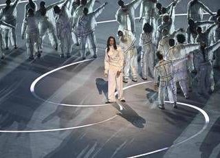 Milano Cortina, Ghali censurato nella cerimonia? Polemica social non si ferma Milano Cortina, Ghali censurato nella cerimonia? Polemica social non si ferma