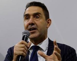 Futuro Nazionale, Vannacci registra il partito dal notaio: "Sarà lui il presidente" Futuro Nazionale, Vannacci registra il partito dal notaio: "Sarà lui il presidente"