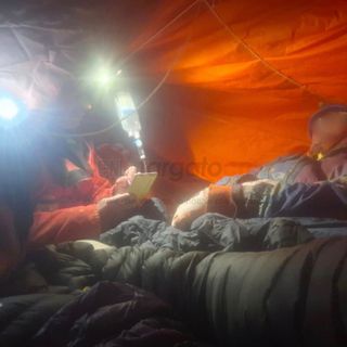 Abisso Paperino, operazioni delicate per il recupero dello speleologo torinese bloccato in profondità