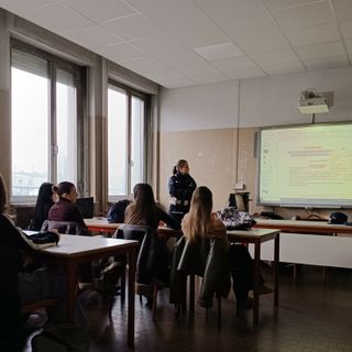 Chivasso, l’educazione stradale della Polizia Locale entra nelle scuole