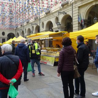 Settemila consumatori al mercato di Campagna Amica allestito da Coldiretti Torino in piazza Palazzo di Città