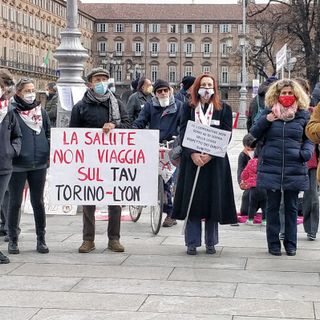 Covid, la &quot;Società della Salute&quot; in piazza Castello: &quot;Reddito e aiuti per tutti fino alla fine della pandemia&quot;