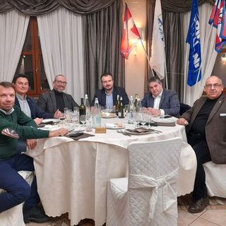 Un momento della cena Un momento della cena