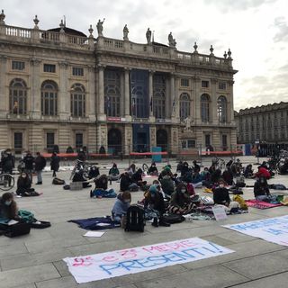 Gli studenti tornano in piazza: “Il rientro del 7 gennaio non sia una farsa come quello di settembre” [VIDEO]