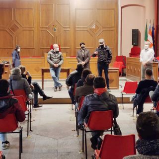 Chiusura IPB di Brandizzo: l'amministrazione comunale incontra lavoratori e sindacati nella sala del Consiglio