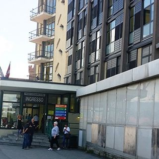 L'ingresso dell'attuale ospedale di Ivrea