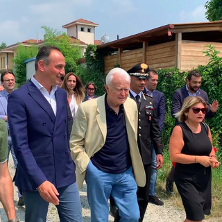 Il presidente Cirio nella villa confiscata