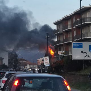 L'incendio scoppiato in città