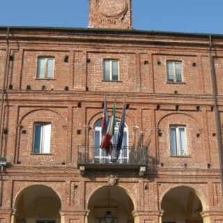 Coronavirus, tornano i banchi non alimentari al mercato di Chivasso
