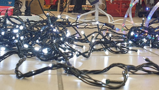 Ladro &quot;fidelizzato&quot; ruba 15 confezioni di luminarie natalizie: arrestato