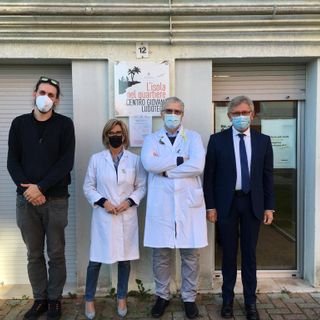 Il sindaco Claudio Castello e l'assessore Moretti durante la giornata di screening