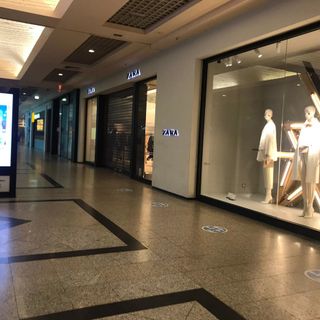 I centri commerciali di Settimo chiusi