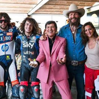 Il campione Pecco Bagnaia protagonista del videoclip della nuova canzone di Gianni Morandi