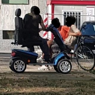 Molestava i ragazzini ai giardinetti e chiedeva sesso in cambio di ricariche telefoniche: pedofilo ultrasessantenne arrestato in Barriera di Milano