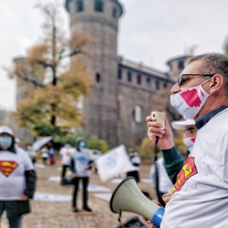 Protesta degli infermieri in piazza Castello: &quot;Fuori dal contratto del comparto sanità&quot; [VIDEO]