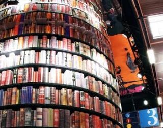 La colonna di libri, simbolo del Salone del Libro di Torino