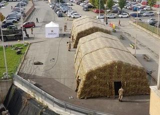 Rivoli, l'esercito monta due tendoni davanti all'ospedale: serviranno per dividere i malati Covid dagli altri