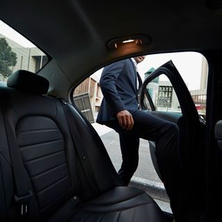 Ecco una guida su come prenotare un NCC a Milano