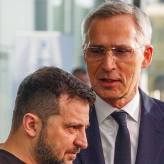 Kiev interrompe i pagamenti del debito estero, rischio di default