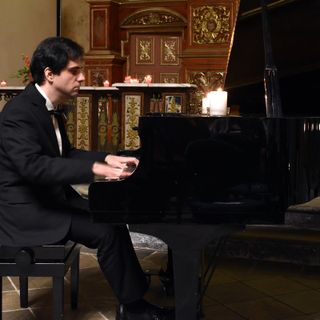 Fabrizio Sandretto, il Pianista del Buio in concerto nella Cappella Mandina di Grugliasco Fabrizio Sandretto, il Pianista del Buio in concerto nella Cappella Mandina di Grugliasco