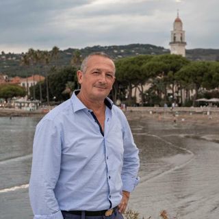 “Militari illuminati e professori ottenebrati”