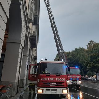 Vigili del fuoco in azione in corso Torino a Pinerolo