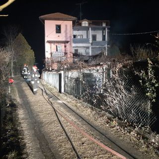Fiamme in un'abitazione di via San Pietro Val Lemina a Pinerolo
