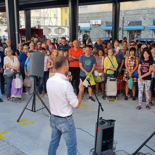 Pinerolo inaugura la nuova piazza Roma con protesta dei commercianti Pinerolo inaugura la nuova piazza Roma con protesta dei commercianti