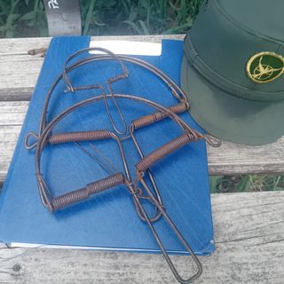 Trappole per cattura di animali selvatici sequestrate al mercatino