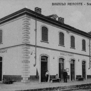 Una foto storica della stazione di Bagnolo Piemonte Una foto storica della stazione di Bagnolo Piemonte