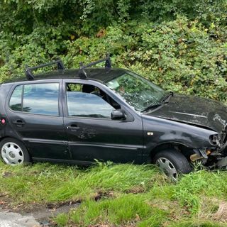 Senza patente e assicurazione, fugge al posto di blocco e si schianta a Luserna San Giovanni