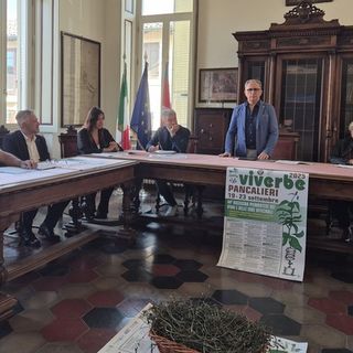 Pancalieri mette in mostra le sue erbe tra stand e piatti tipici Pancalieri mette in mostra le sue erbe tra stand e piatti tipici