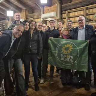 La foto dopo la fondazione del nuovo circolo