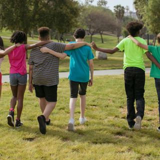 Gli alunni dell’Istituto Caffaro di Bricherasio in marcia per la pace Gli alunni dell’Istituto Caffaro di Bricherasio in marcia per la pace