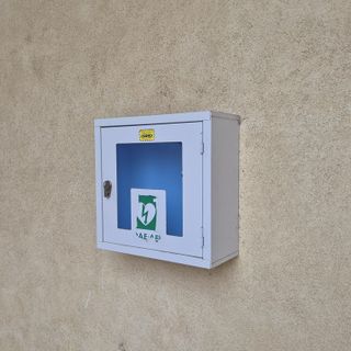 La cassetta vuota del defibrillatore