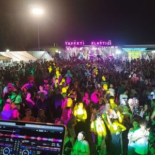 Birra artigianale, cibo, musica per il festival di Piscina Birra artigianale, cibo, musica per il festival di Piscina