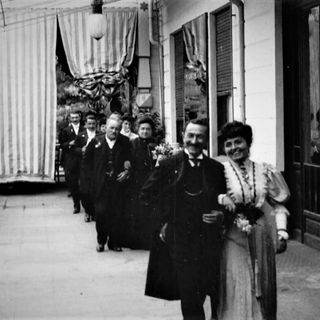 Arturo Ambrosio in primo piano nella pellicola “Le Mariage d’Antoinette” del 1907.