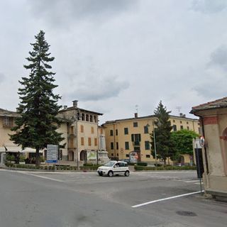 Piazza San Marcellino con i pini che ora sono stati abbattuti