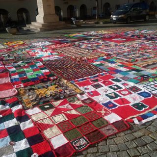 Le coperte della solidarietà per i senza fissa dimora aiutano anche i servizi sociali di Bricherasio